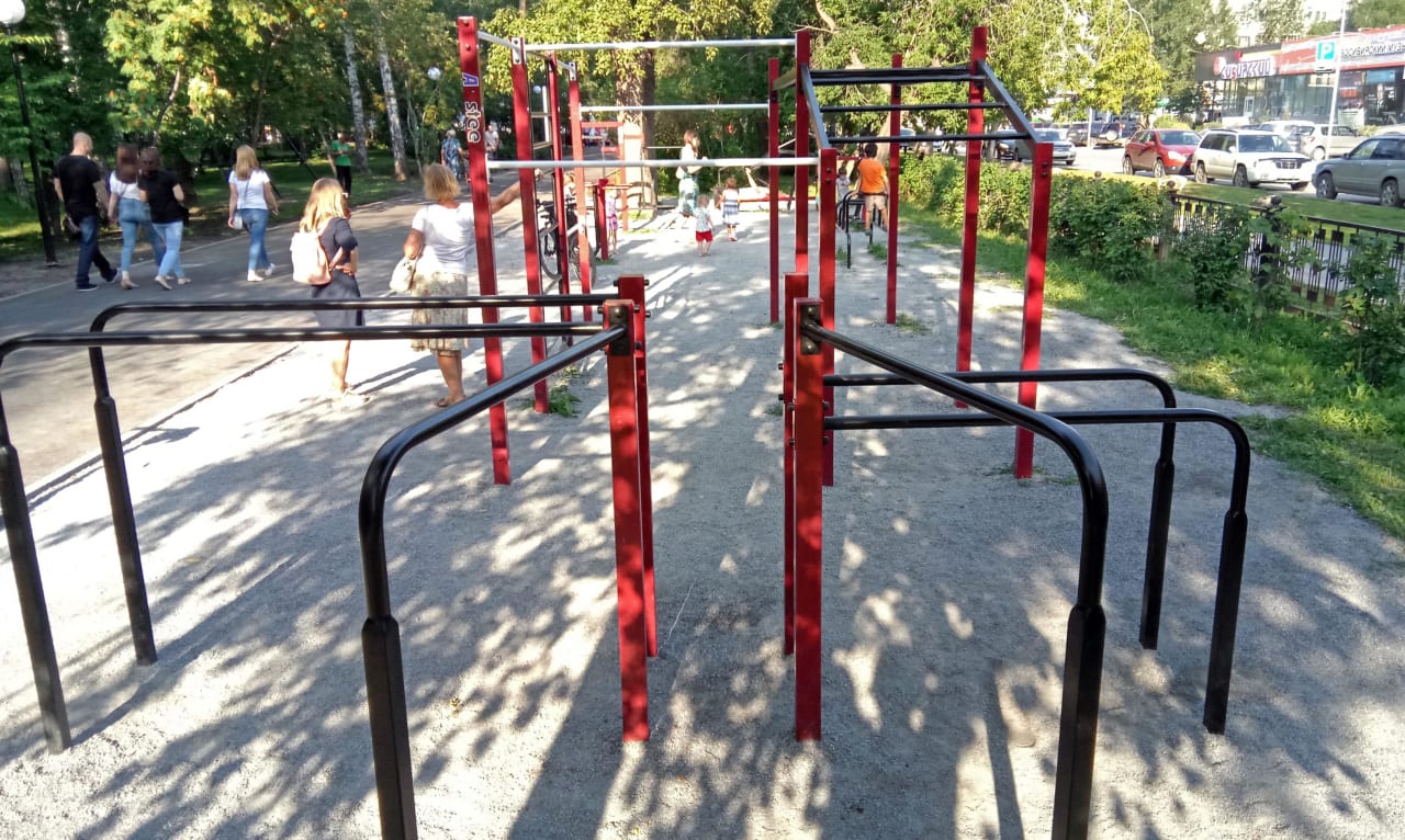 Niedrige Barren bei Calisthenics Park at Ядринцевская улица, Новосибирск – Foto 3 von 7