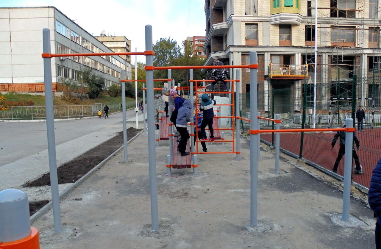 Hangelstange bei Calisthenics Park at улица Щетинкина, Новосибирск – Foto 3 von 7