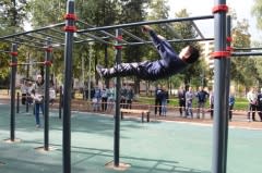 Hangelstange bei Calisthenics Park at улица Зарубина, Йошкар-Ола – Foto 8 von 9