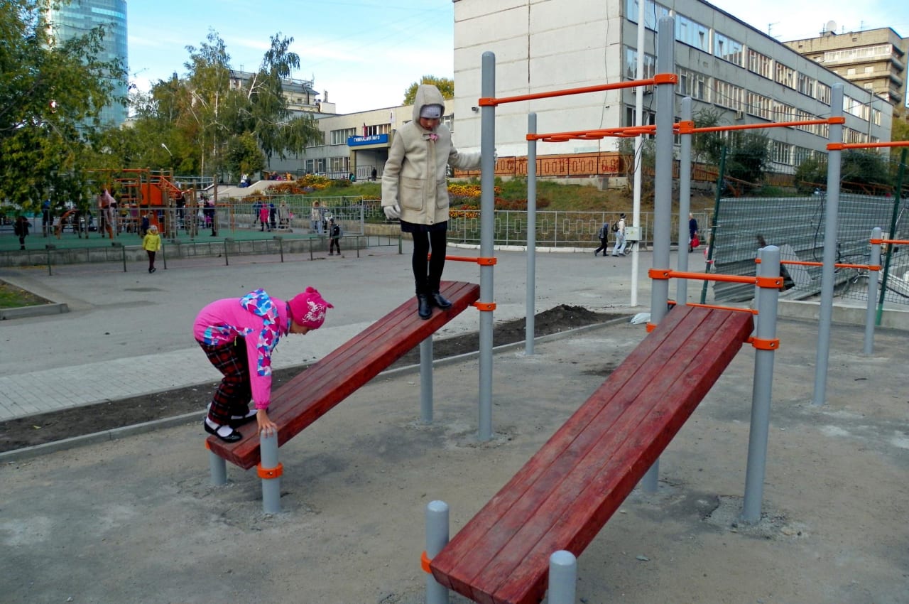 Bauchbank bei Calisthenics Park at улица Щетинкина, Новосибирск – Foto 5 von 7