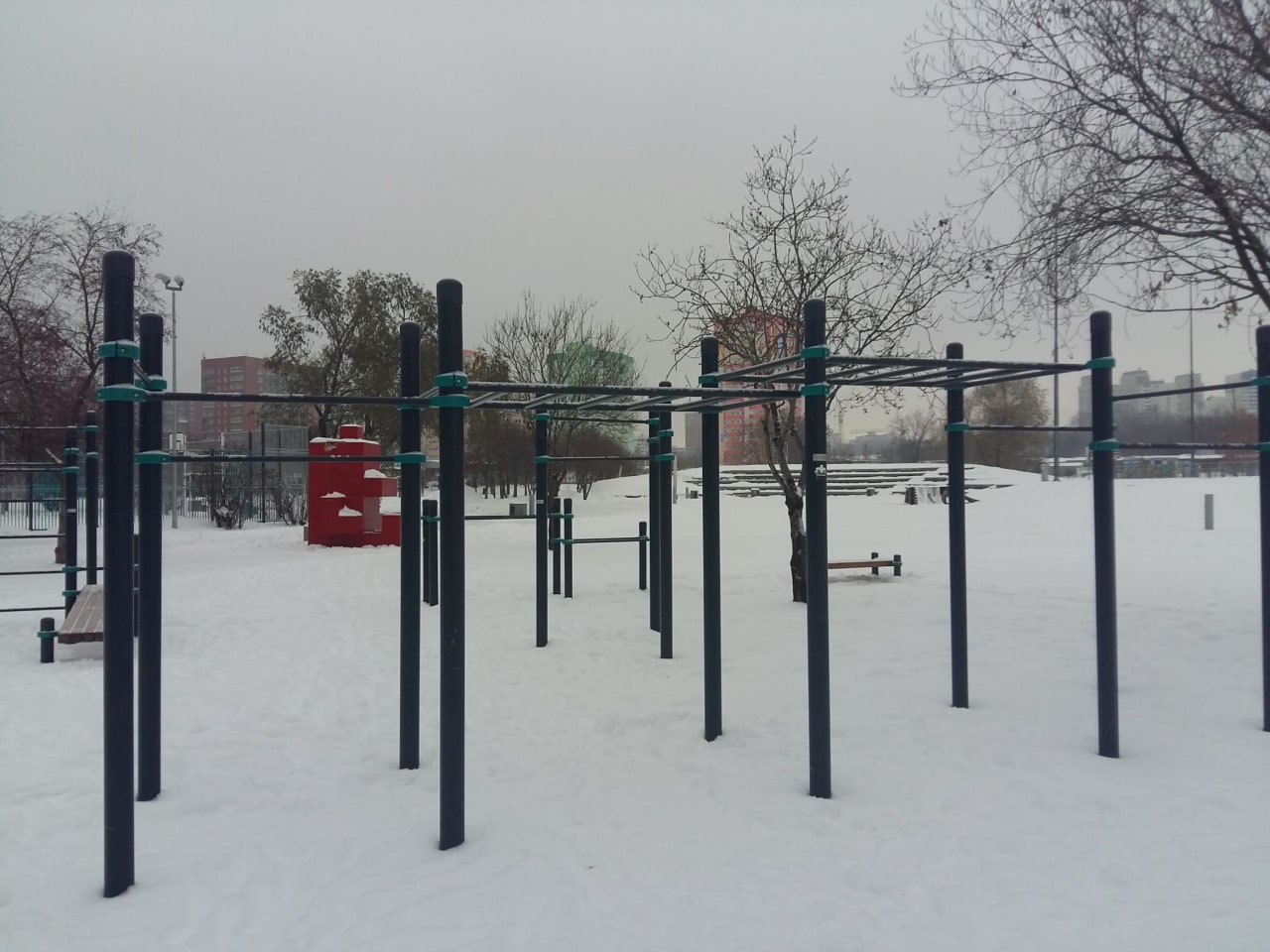 Klimmzugstange bei Calisthenics Park at Екатерининская улица, Пермь – Foto 1 von 11