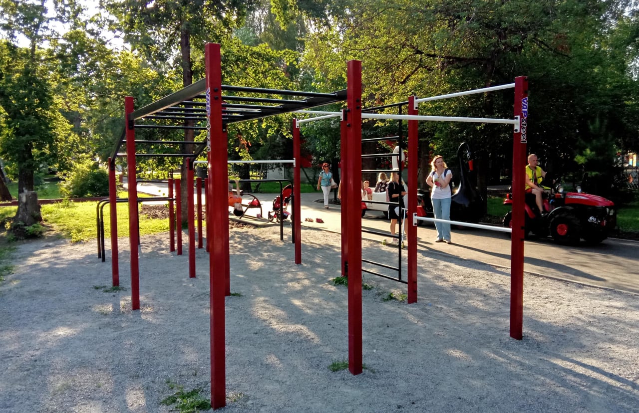 Klimmzugstange bei Calisthenics Park at Ядринцевская улица, Новосибирск – Foto 1 von 7