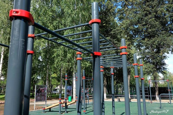 Klimmzugstange bei Calisthenics Park at улица Зарубина, Йошкар-Ола – Foto 1 von 9