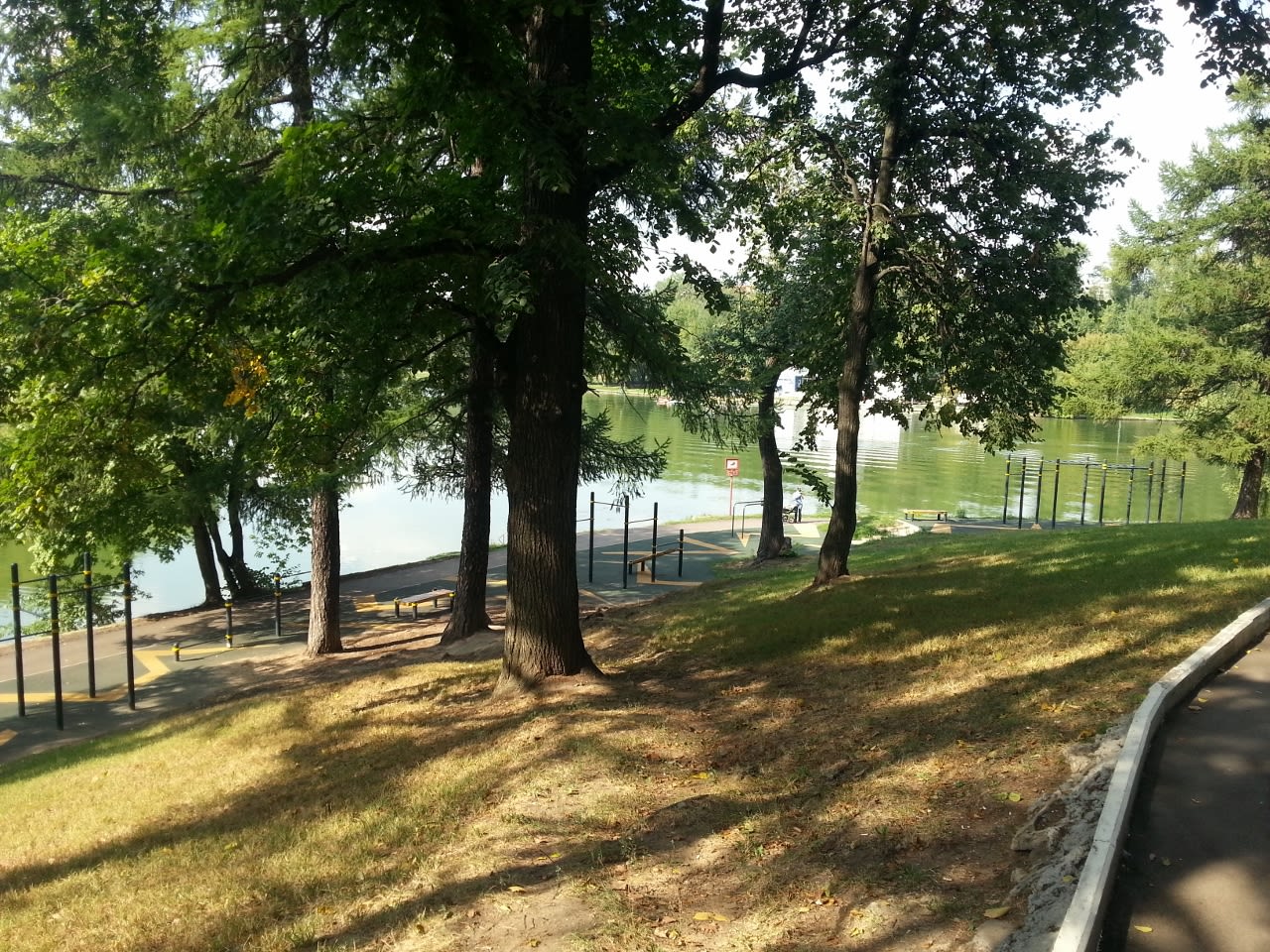 Abs Bench at Calisthenics Park at Летняя улица, Москва – photo 6 of 6