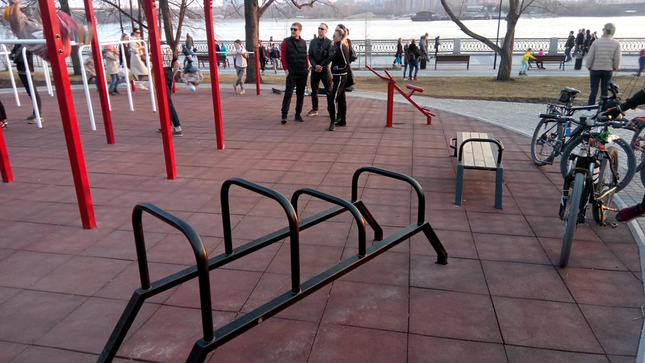 Bauchbank bei Calisthenics Park at Липовая аллея, городской округ Новосибирск – Foto 5 von 8