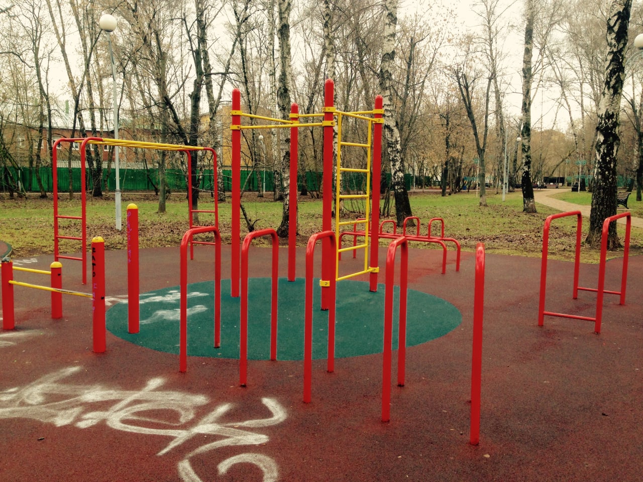 Abs Bench at Calisthenics Park at Новохорошёвский проезд, Москва – photo 4 of 4