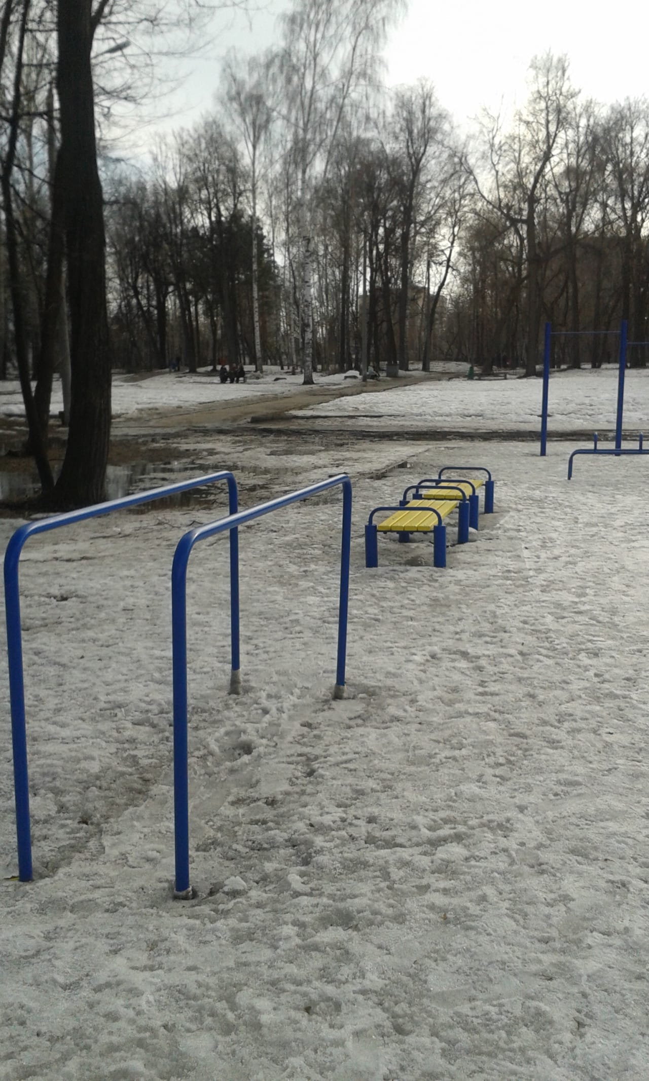 Bauchbank bei Calisthenics Park at проспект Ямашева, Казань – Foto 5 von 5