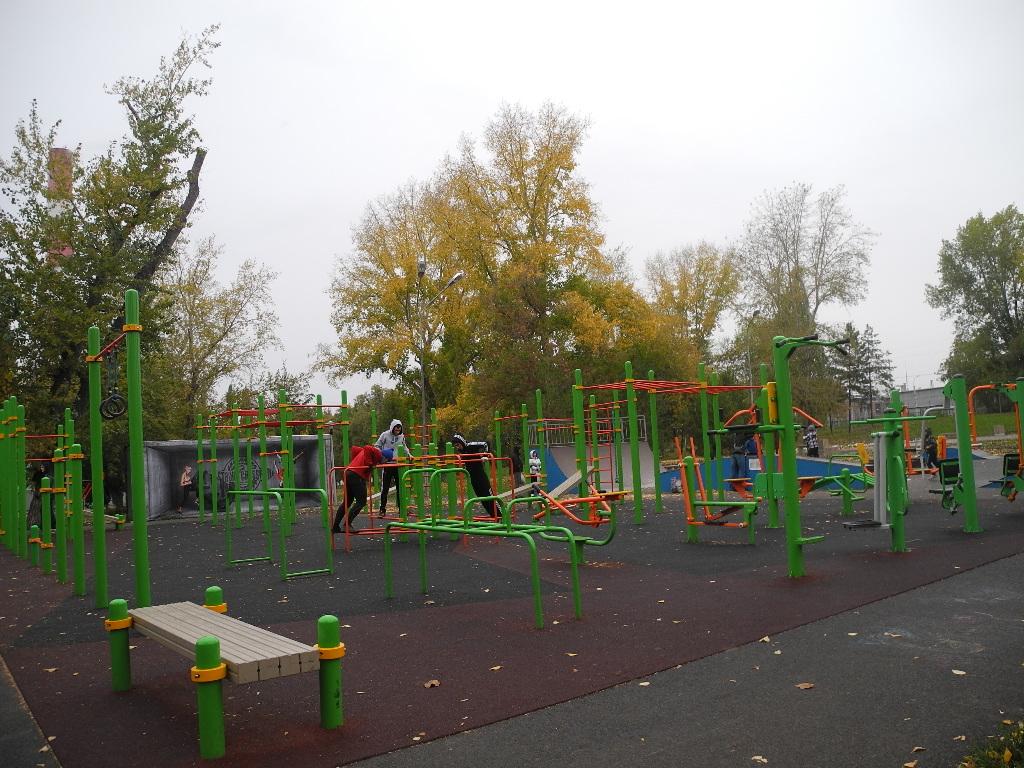 Klimmzugstange bei Calisthenics Park at улица 50-летия Октября, Уфа – Foto 1 von 2