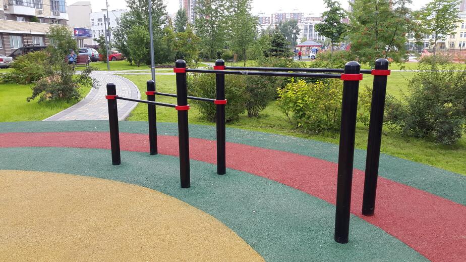 Parallel Gym Bars at Calisthenics Park at Соколово-Мещерская улица, Москва – photo 2 of 3