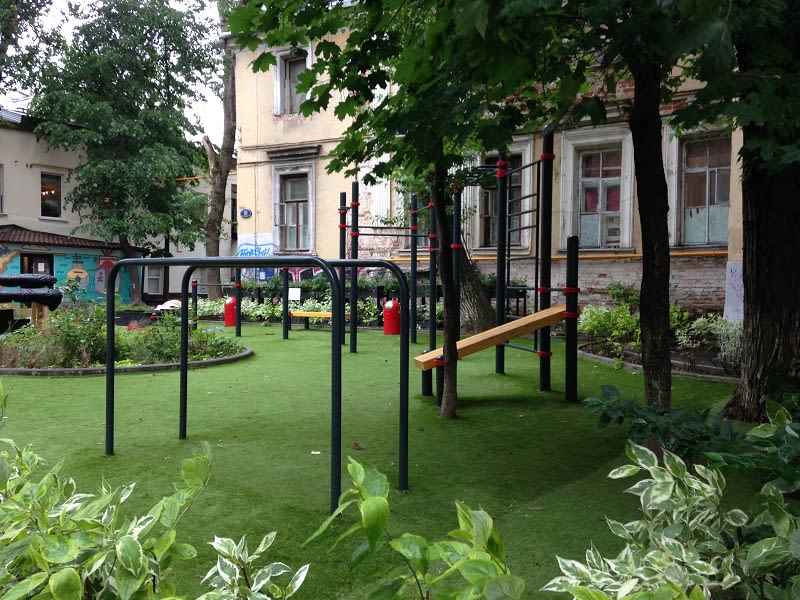 Pull Up Bar at Calisthenics Park at Кривоколенный переулок, Москва – photo 1 of 3