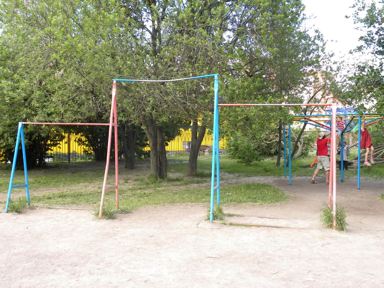 Рукохід на майданчику Calisthenics Park at улица Академика Пилюгина, Москва – фото 3 з 4