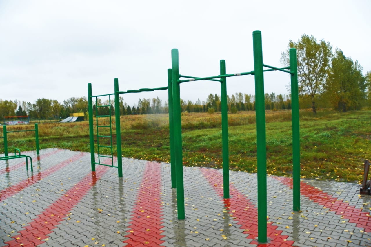 Sprossenwand bei Calisthenics Park at Кубанская улица, Красноярск – Foto 4 von 5