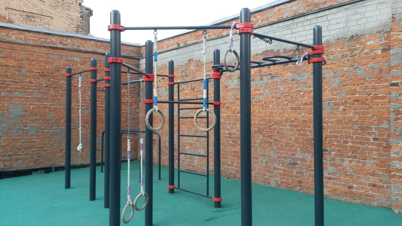 Брусья на площадке Calisthenics Park at улица Льва Толстого, Москва – фото 2 из 4