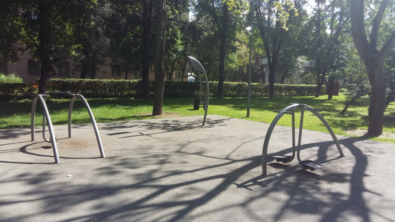 Parallel Gym Bars at Calisthenics Park at 2-й Гончаровский переулок, Москва – photo 2 of 5