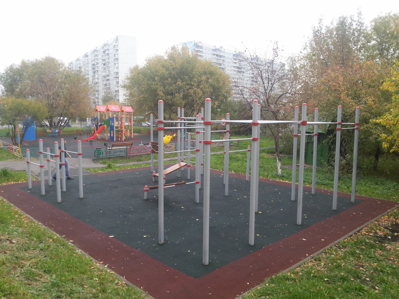 Monkey Bars at Calisthenics Park at улица Хачатуряна, Москва – photo 3 of 4
