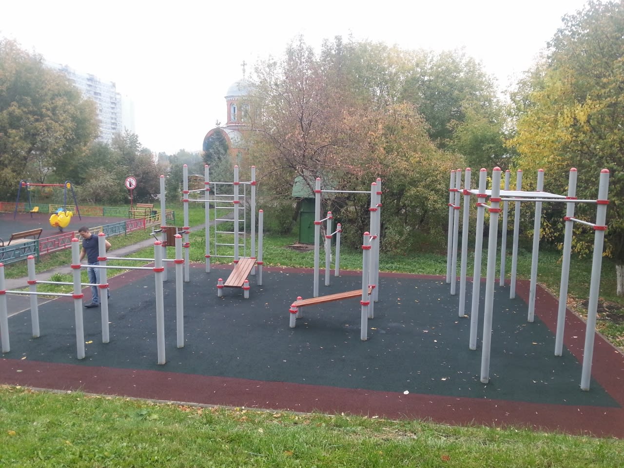 Abs Bench at Calisthenics Park at улица Хачатуряна, Москва – photo 4 of 4