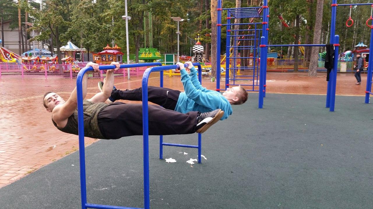 Parallele presso Calisthenics Park at Парковая улица, Балашиха – foto 2 di 6