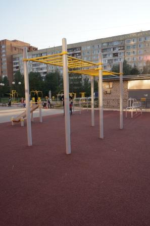 Hangelstange bei Calisthenics Park at улица Генерала Попова, Калуга – Foto 4 von 5