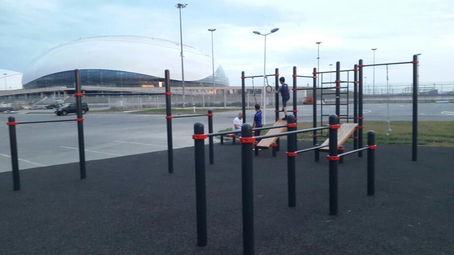 Hangelstange bei Calisthenics Park at "Академия единоборств", Сириус – Foto 3 von 4