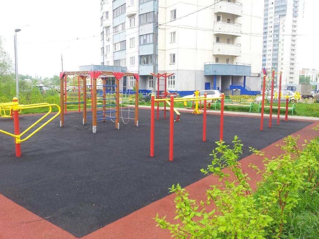 Parallel Gym Bars at Calisthenics Park at Лухмановская улица, Москва – photo 2 of 4