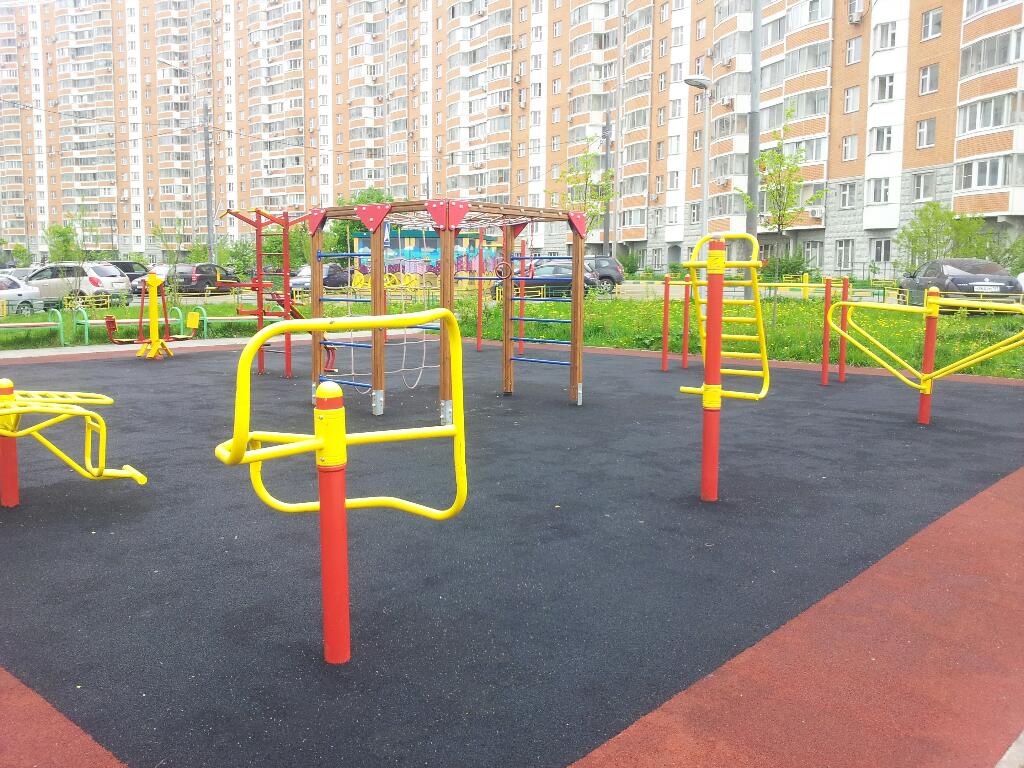 Pull Up Bar at Calisthenics Park at Лухмановская улица, Москва – photo 1 of 4