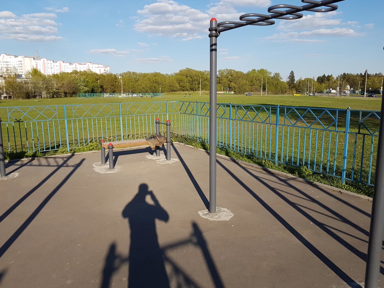 Лавка для преса на майданчику Calisthenics Park at Венёвская улица, Москва – фото 6 з 8