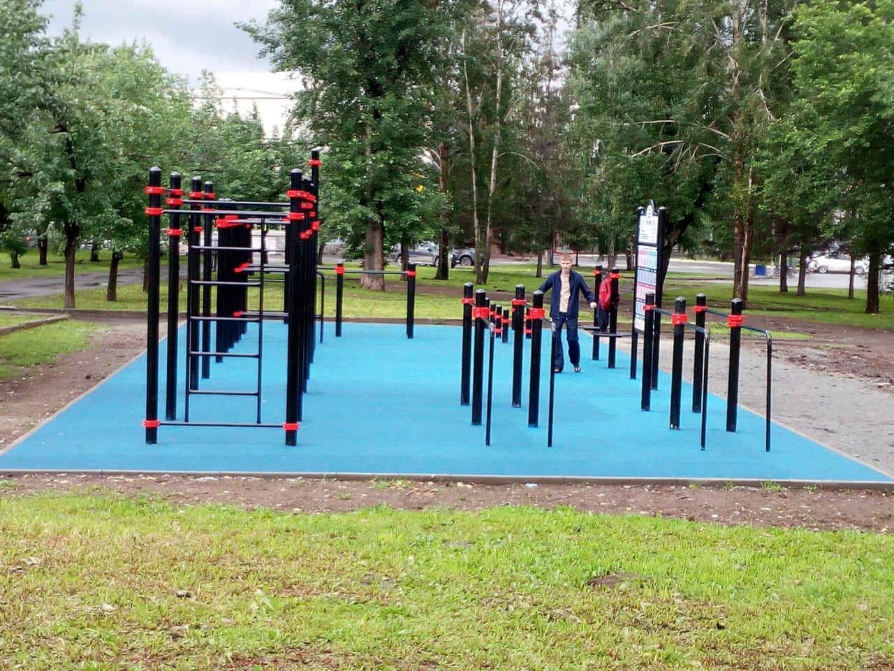 Pull Up Bar at Calisthenics Park at улица Дзержинского, Екатеринбург – photo 1 of 2