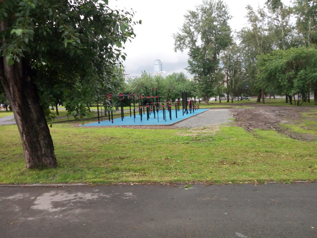Parallel Gym Bars at Calisthenics Park at улица Дзержинского, Екатеринбург – photo 2 of 2