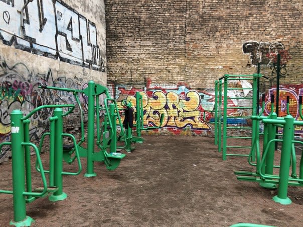 Pull Up Bar at Calisthenics Park at Коломенская улица, Санкт-Петербург – photo 1 of 3