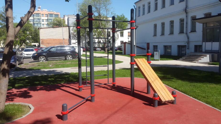 Pull Up Bar at Calisthenics Park at улица Палиха, Москва – photo 1 of 3