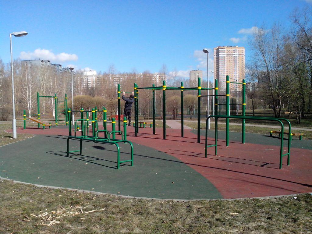 Parallel Gym Bars at Calisthenics Park at Сухонская улица, Москва #wp1481 – photo 2 of 4