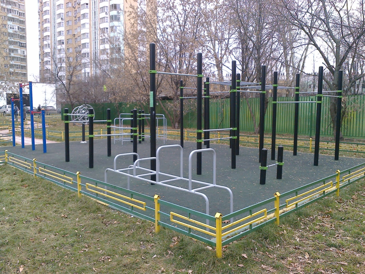Parallel Gym Bars at Calisthenics Park at Энергетическая улица, Москва – photo 2 of 3