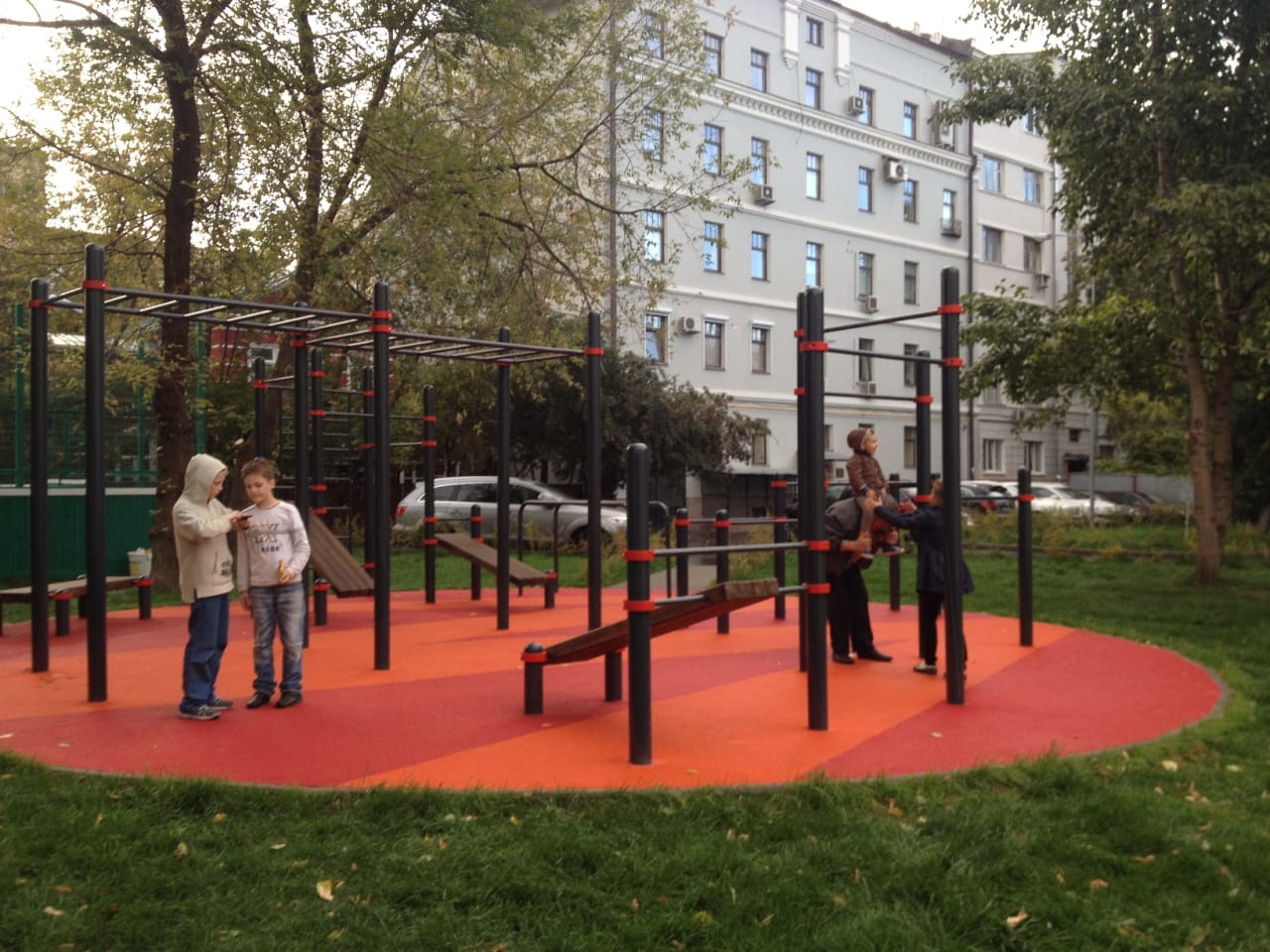 Pull Up Bar at Calisthenics Park at Пятницкая улица, Москва – photo 1 of 4