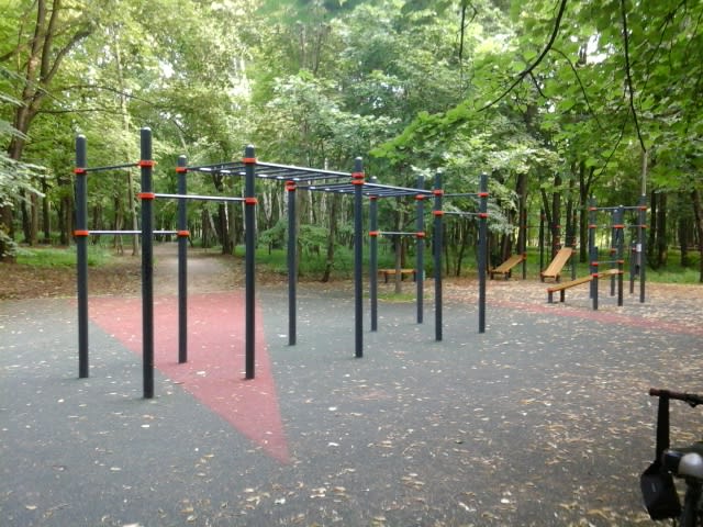 Pull Up Bar at Calisthenics Park at улица Олений Вал, Москва – photo 1 of 3