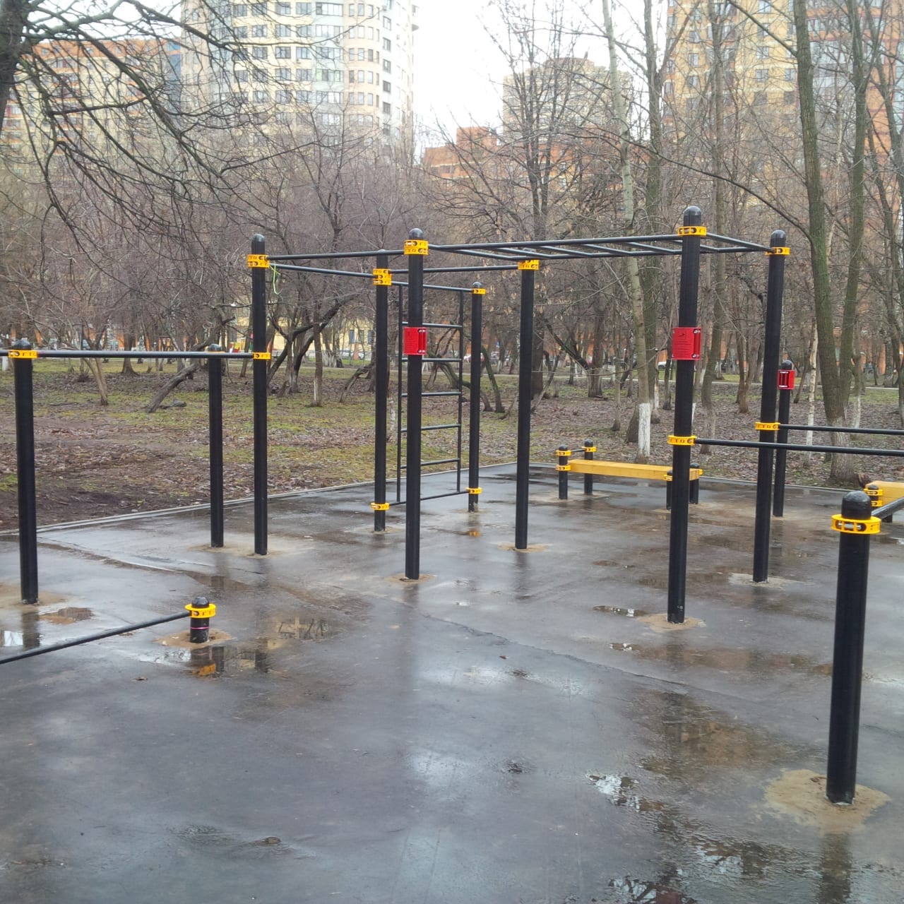 Klimmzugstange bei Calisthenics Park at Юбилейный проспект, Реутов – Foto 1 von 4
