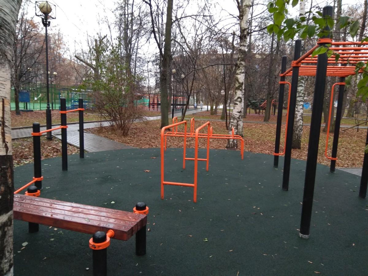 Pull Up Bar at Calisthenics Park at Большая Екатерининская улица, Москва – photo 1 of 3