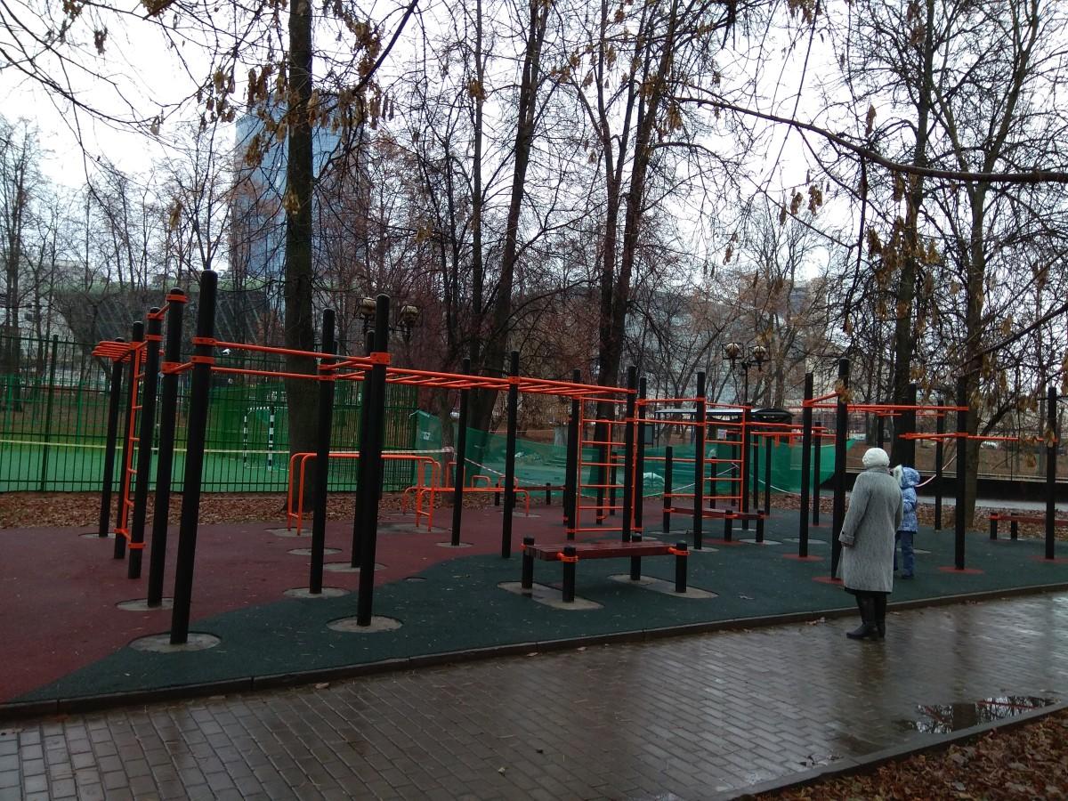 Monkey Bars at Calisthenics Park at Большая Екатерининская улица, Москва – photo 3 of 3