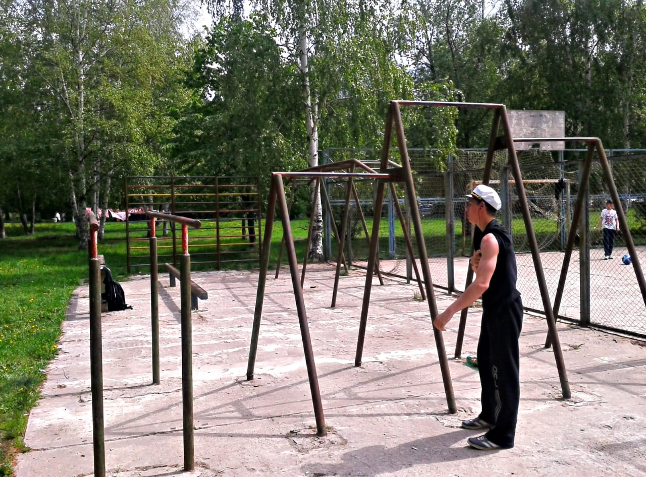Klimmzugstange bei Calisthenics Park at улица Чайковского, Ступино #wp1514 – Foto 1 von 4