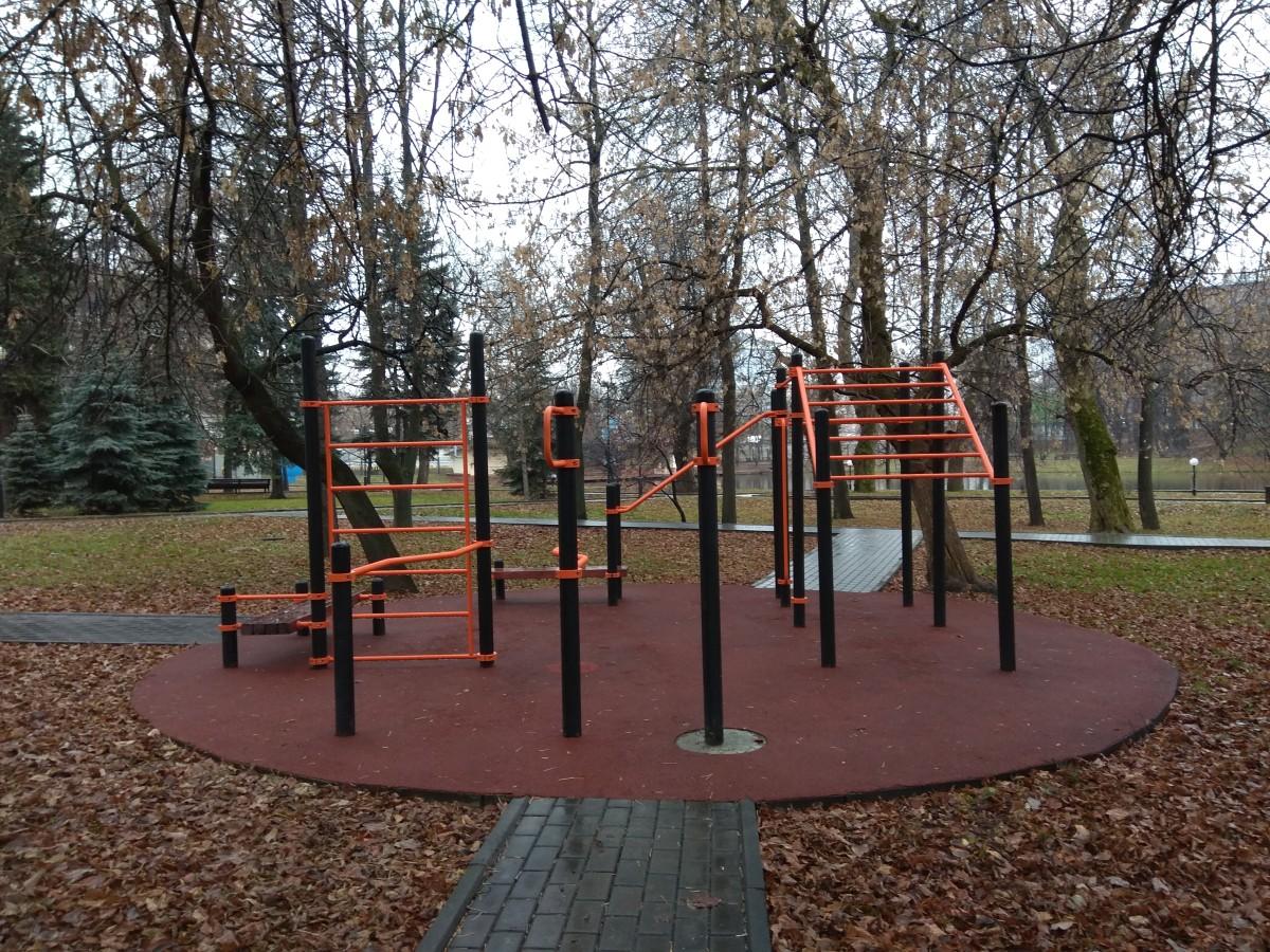 Parallel Gym Bars at Calisthenics Park at Большая Екатерининская улица, Москва – photo 2 of 3
