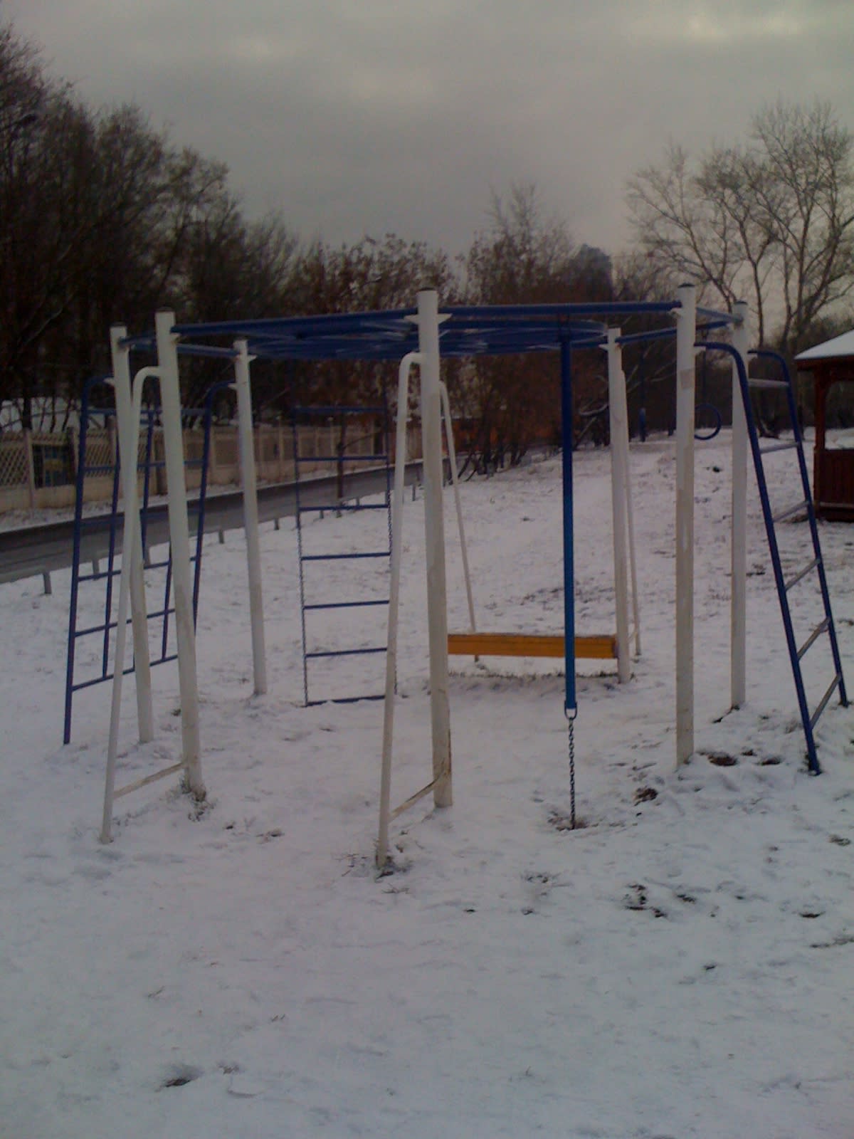 Parallel Gym Bars at Calisthenics Park at набережная Иосифа Кобзона, Москва – photo 2 of 3