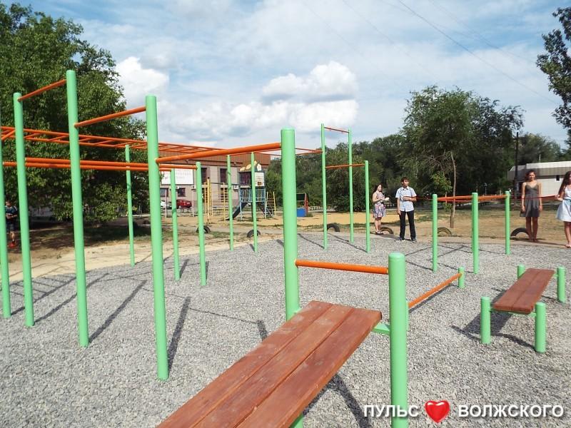 Klimmzugstange bei Calisthenics Park at Спортивная площадка, Волжский – Foto 1 von 2