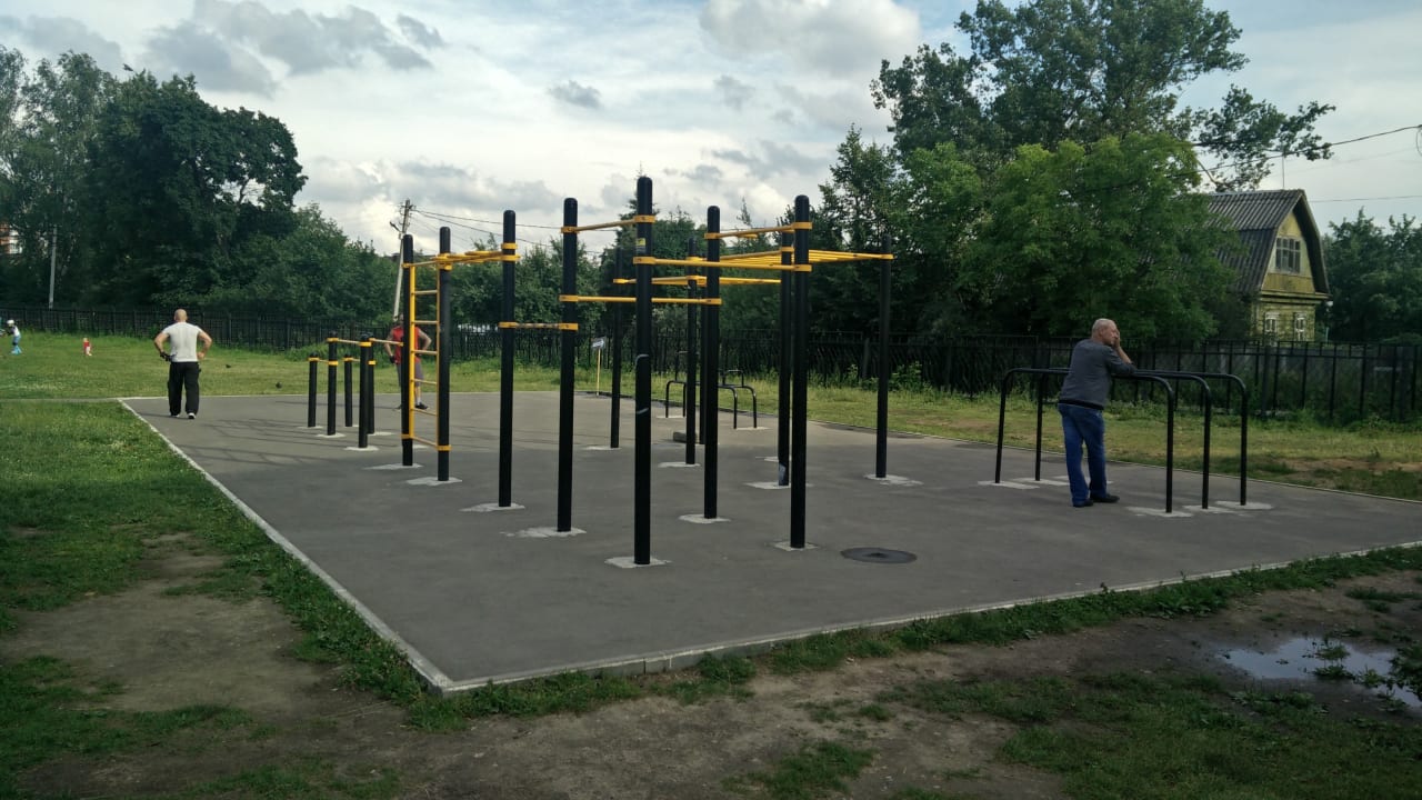 Klimmzugstange bei Calisthenics Park at СК "Пушкино", Пушкино – Foto 1 von 3