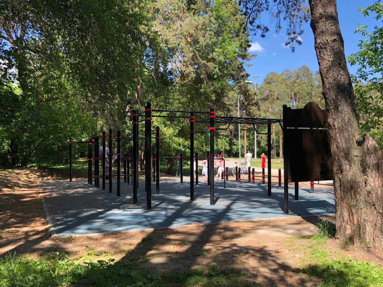 Parallel Gym Bars at Calisthenics Park at улица Народной Воли, Екатеринбург – photo 2 of 4
