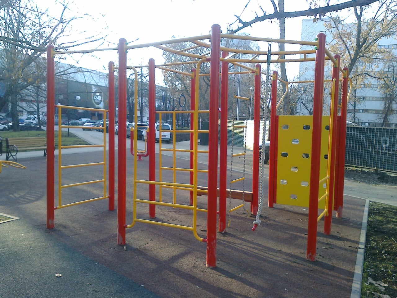 Parallel Gym Bars at Calisthenics Park at улица Орджоникидзе, Москва – photo 1 of 4