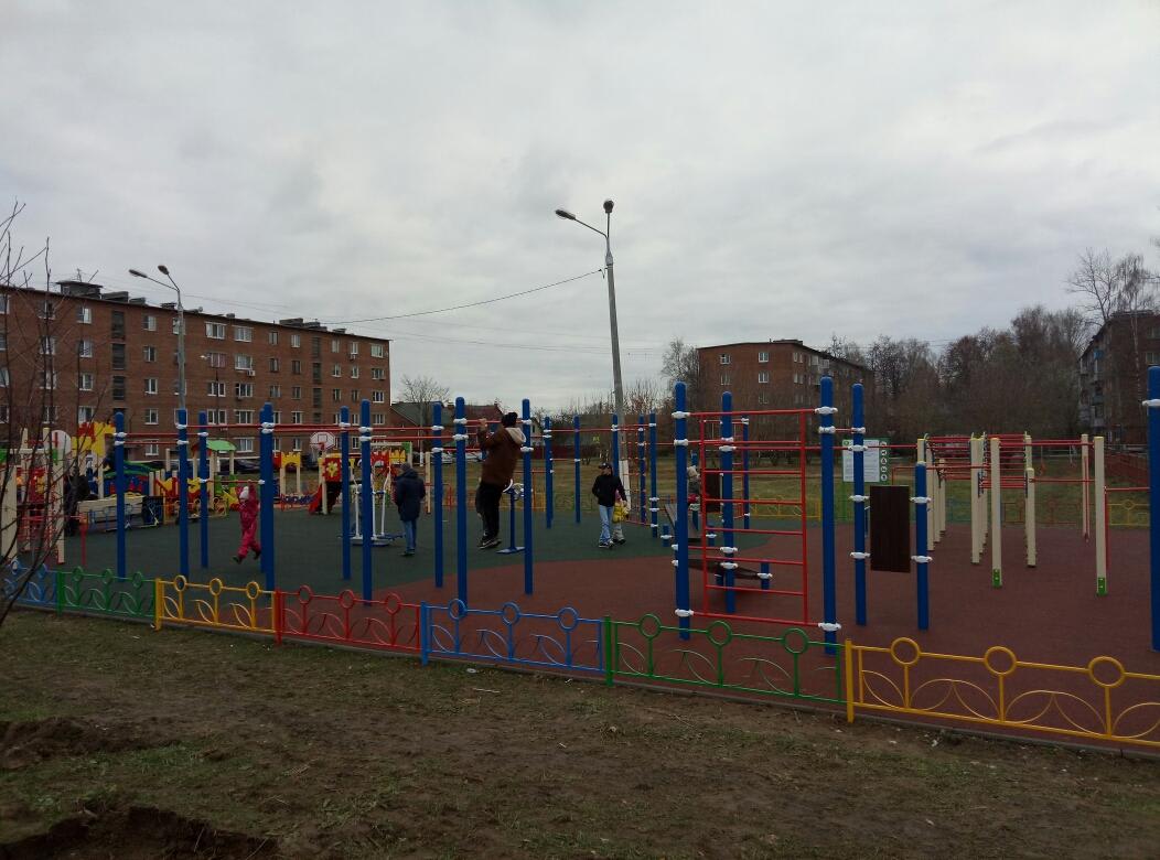 Bauchbank bei Calisthenics Park at Первомайская улица, Ступино – Foto 3 von 4