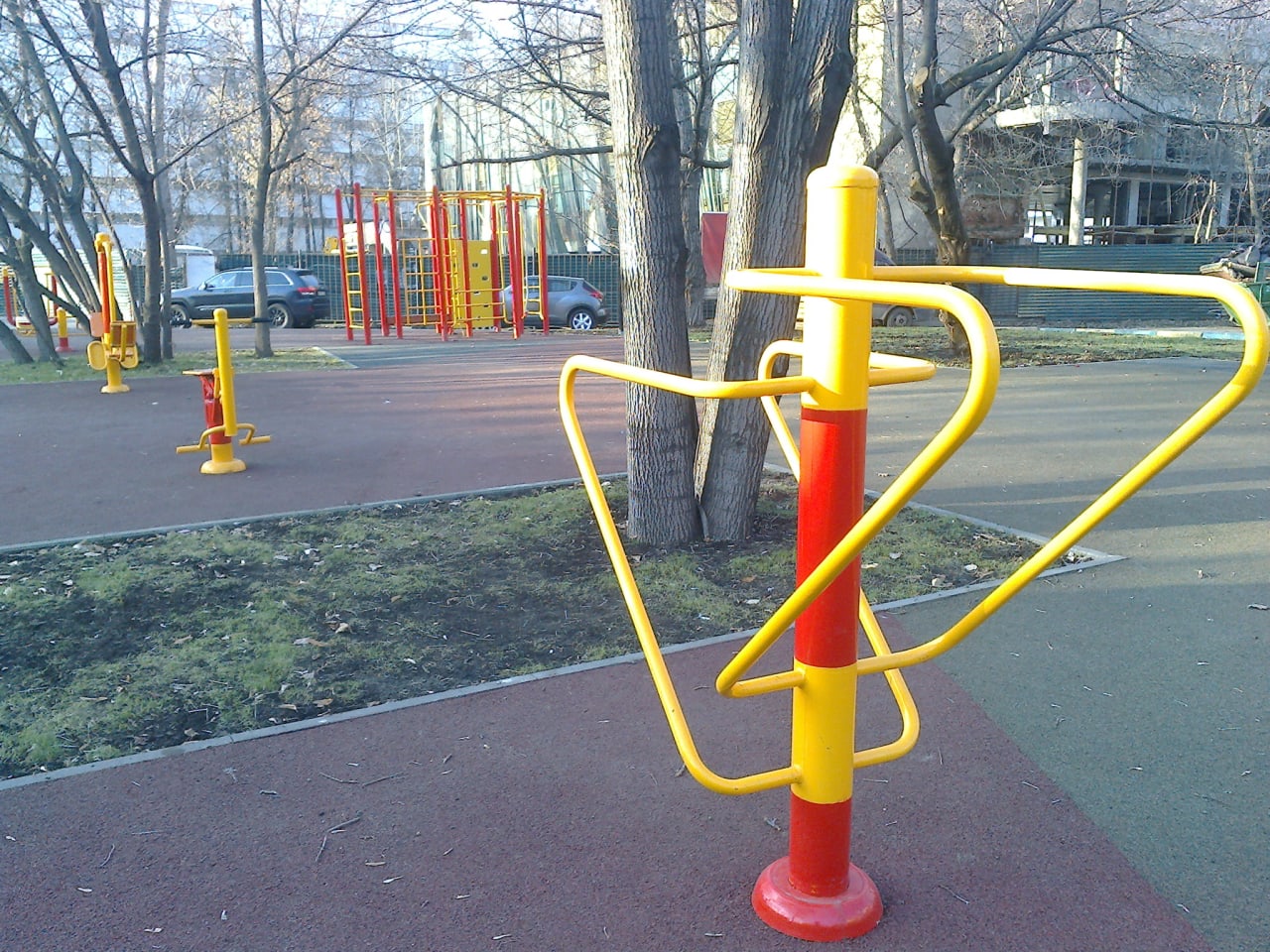Pull Up Bar at Calisthenics Park at улица Орджоникидзе, Москва – photo 3 of 4