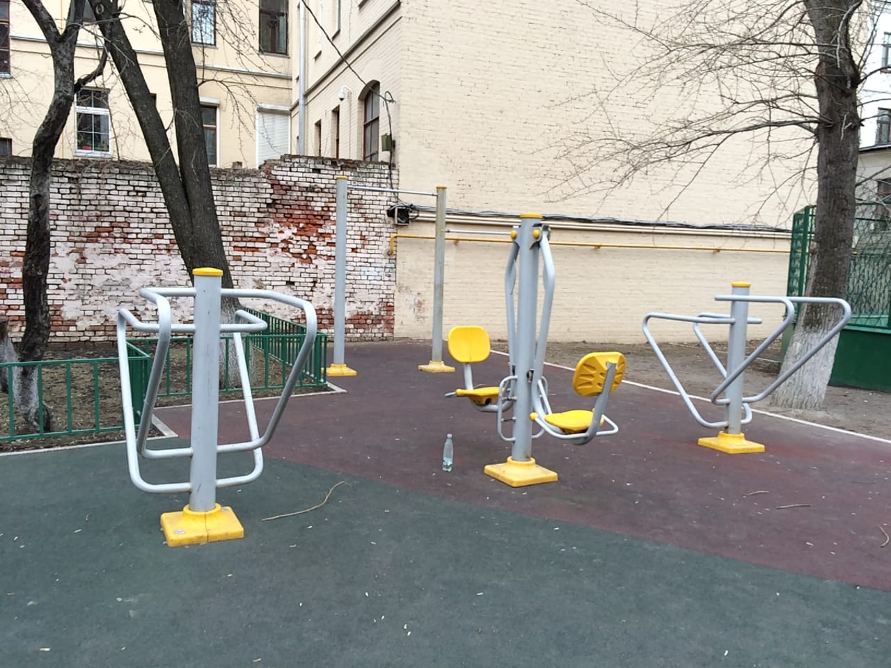 Турнік на майданчику Calisthenics Park at Большой Харитоньевский переулок, Москва – фото 3 з 4