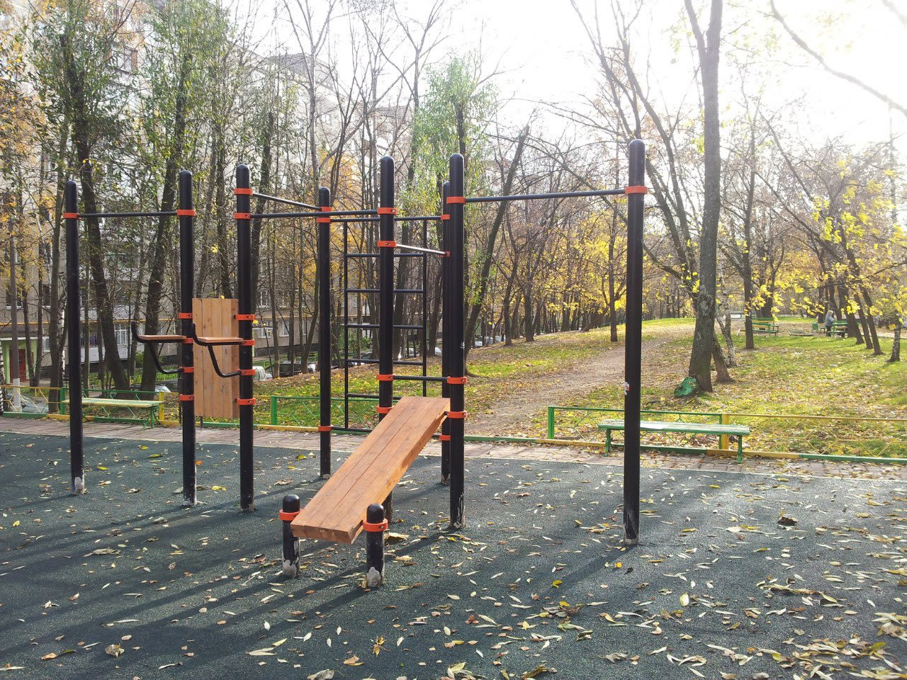 Бруси на майданчику Calisthenics Park at улица Красного Маяка, Москва #wp1548 – фото 1 з 1