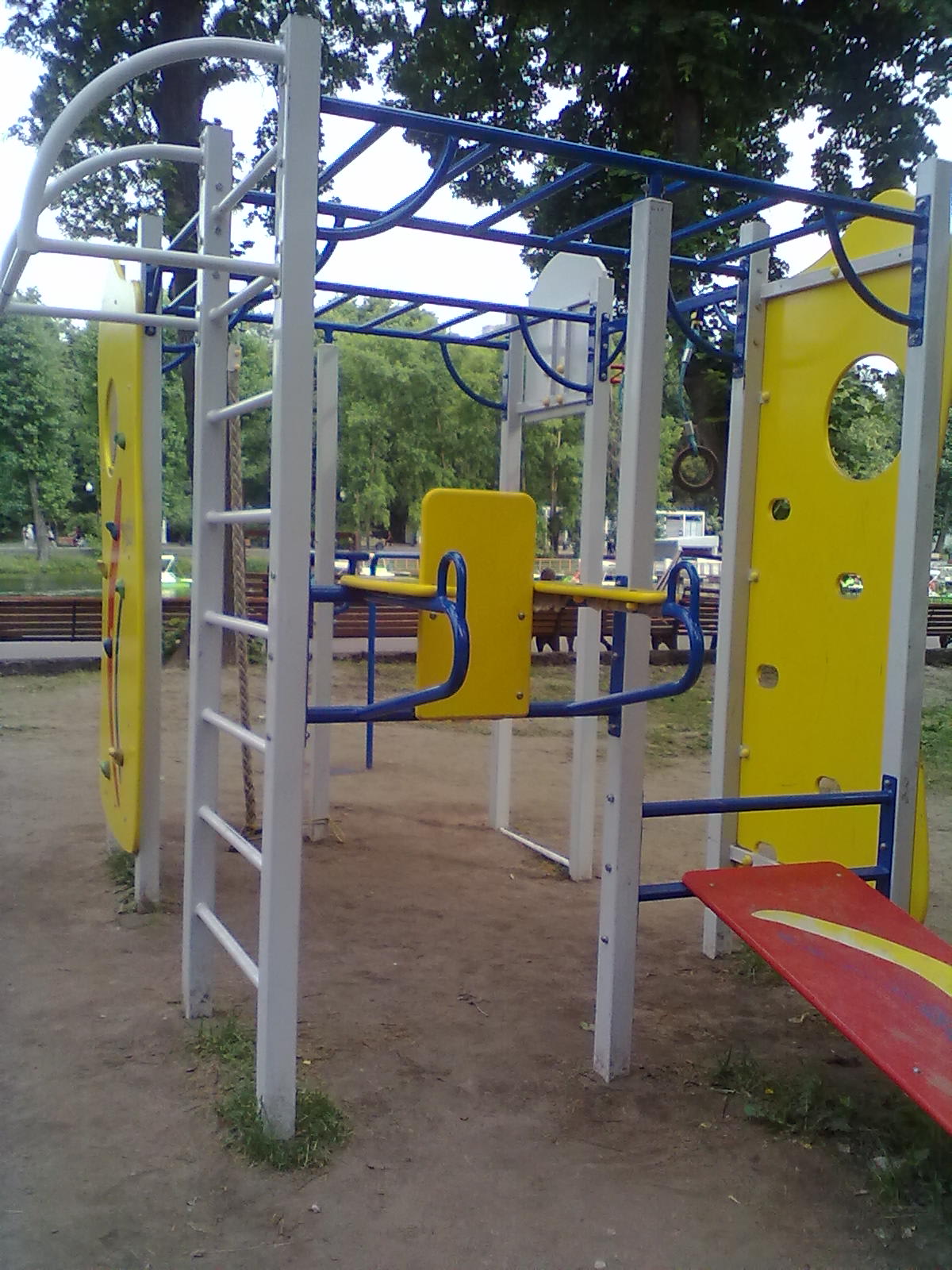 Parallel Gym Bars at Calisthenics Park at улица Крымский Вал, Москва – photo 1 of 4