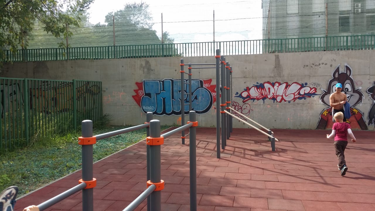 Бруси на майданчику Calisthenics Park at проспект Вернадского, Москва – фото 1 з 1